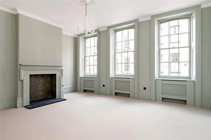 4 Bedroom Terraced House To Rent In Fournier Street, Spitalfields, London, E1