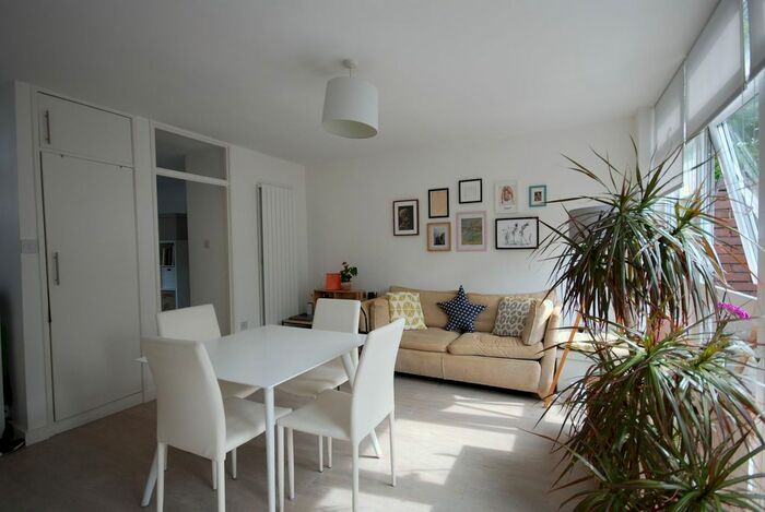 1 Bedroom Flat To Rent In Clarence Avenue, London, SW4