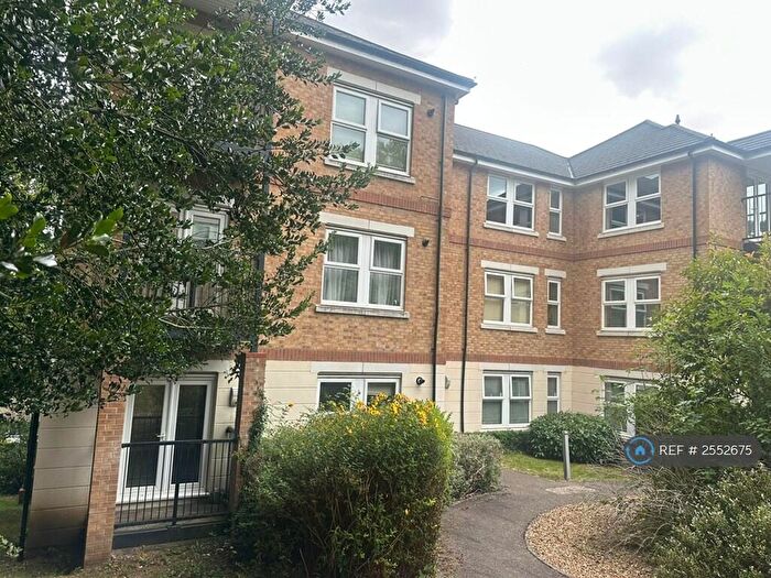2 Bedroom Flat To Rent In Adrian Close, Hemel Hempstead, HP1