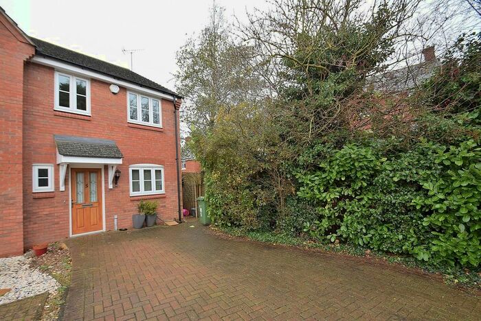 3 Bedroom Semi-Detached House To Rent In Cedar Close, Old Stratford MK19