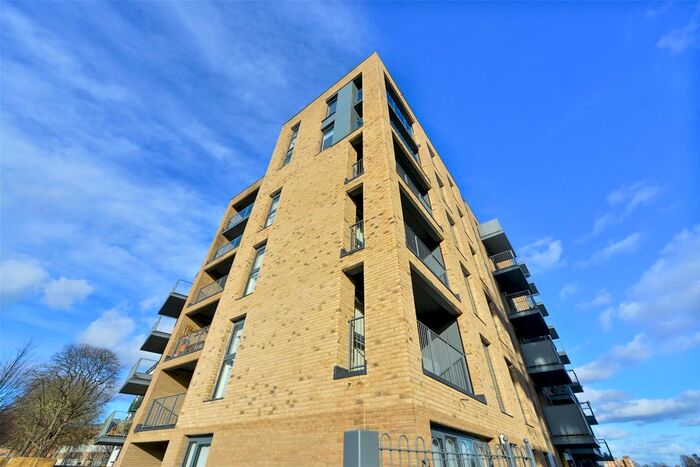 2 Bedroom Flat To Rent In Hythe House, London, N4