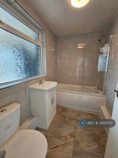 2 Bedroom Flat To Rent In Rooden Court, Prestwich, M25