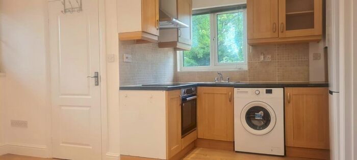 1 Bedroom Flat To Rent In Mountfield Road, Finchley, N3