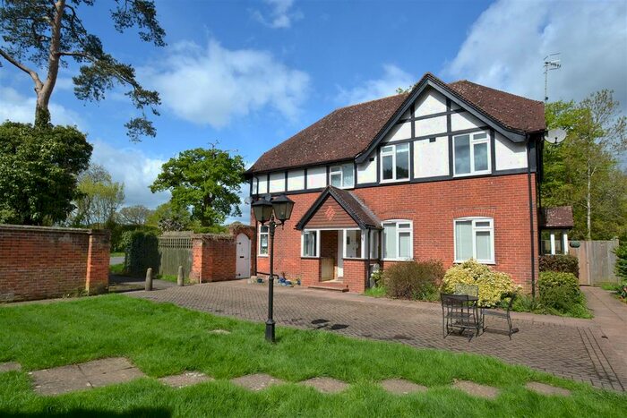 1 Bedroom Flat To Rent In Horsehill, Norwood Hill, Horley, RH6