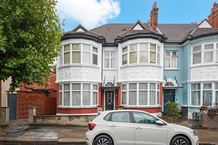 2 Bedroom Flat For Sale In Heber Road, London, NW2