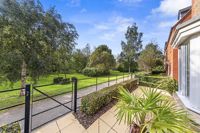 4 Bedroom Town House For Sale In Blackbridge Court, Thrapston, NN14