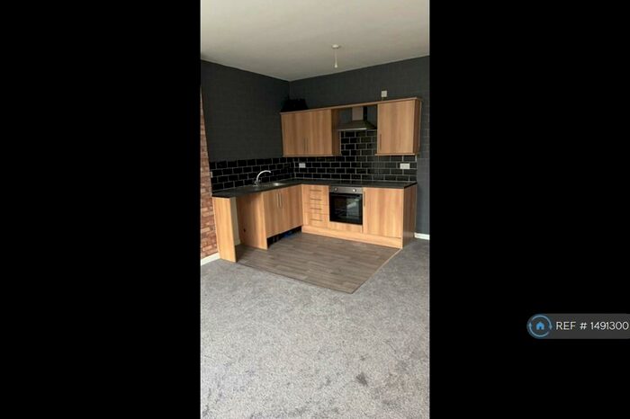 2 Bedroom Flat To Rent In Newchurch Road, Bacup, OL13