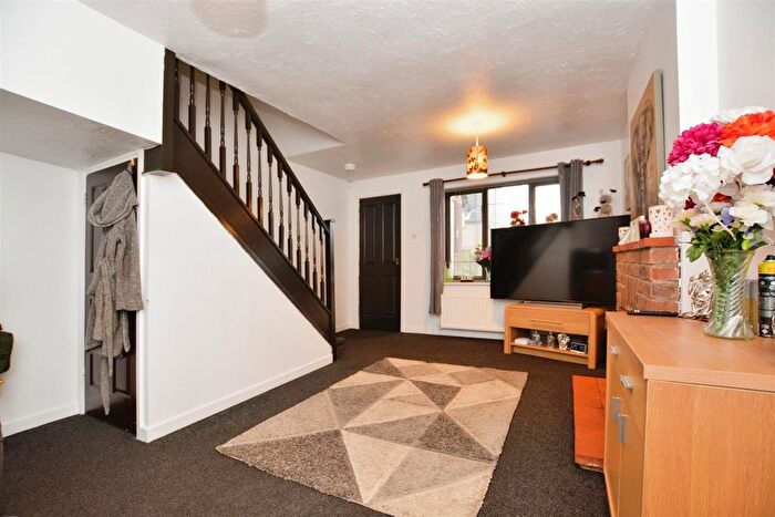 2 Bedroom Semi-Detached House For Sale In Rosemount Drive, Scunthorpe, DN16