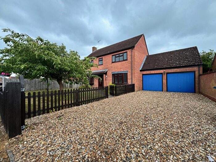 3 Bedroom Detached House To Rent In Hawthorn Walk, Beck Row, Suffolk, IP28