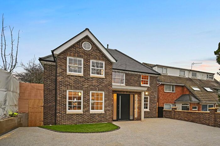 8 Bedroom Terraced House For Sale In Oakleigh Road, Southgate, N11