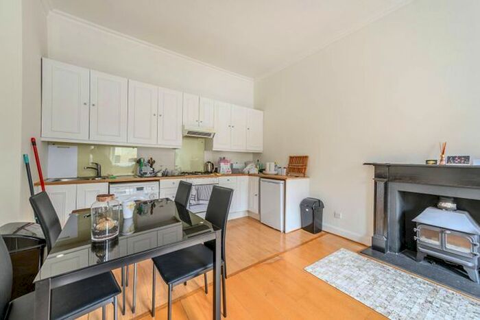 1 Bedroom Maisonette To Rent In Gledhow Gardens, South Kensington, London, SW5