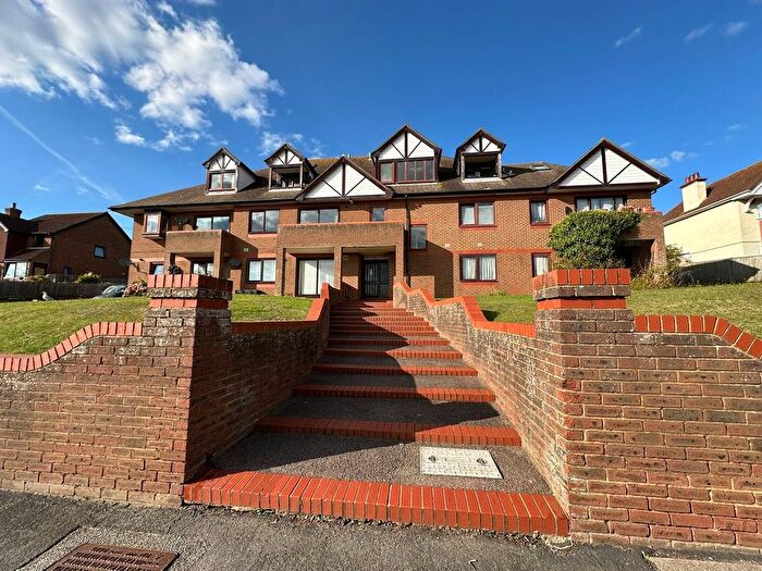 2 Bedroom Flat To Rent In De La Warr Road, Bexhill-On-Sea, TN40