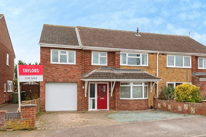 4 Bedroom Detached House For Sale In Boddington Gardens, Biggleswade, Bedfordshire, SG18