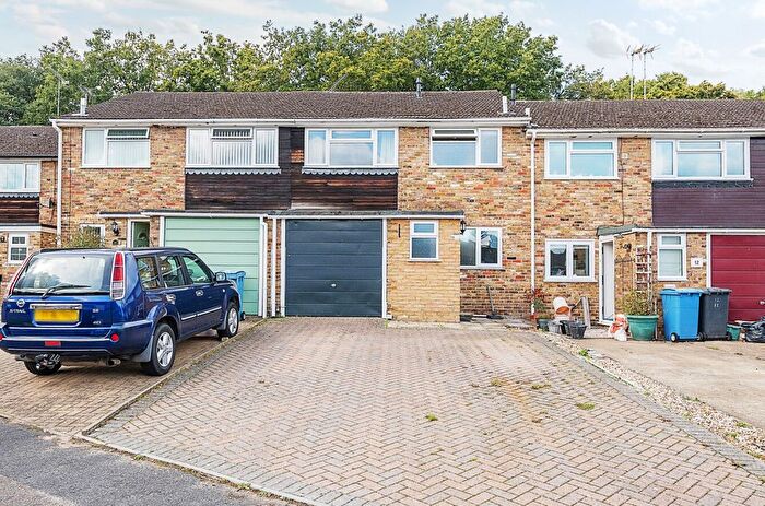 3 Bedroom Terraced House For Sale In Baileys Close, Blackwater, Hampshire, GU17