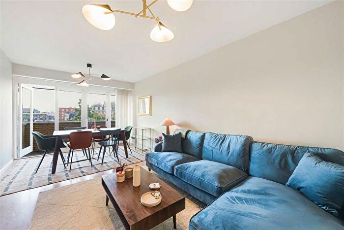 2 Bedroom Flat To Rent In Porchester Square, London, W2