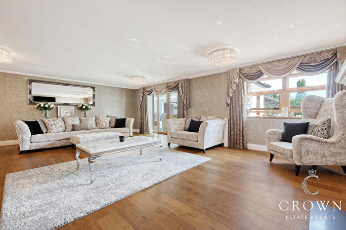 6 Bedroom Detached House For Sale In Ramsden Park Road, Ramsden Bellhouse, Billericay, CM11