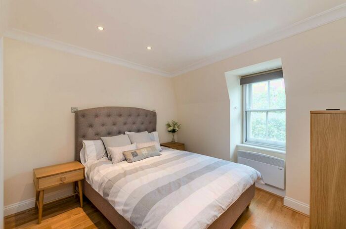 1 Bedroom Flat To Rent In Beauchamp Place, Knightsbridge, London, SW3