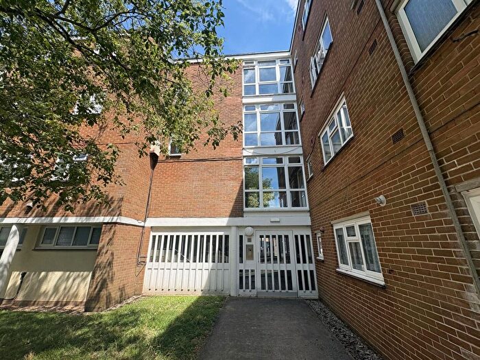 2 Bedroom Flat For Sale In Halswell Close, Bridgwater, TA6