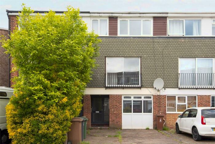 5 Bedroom Terraced House To Rent In Avril Way, Highams Park, London, E4