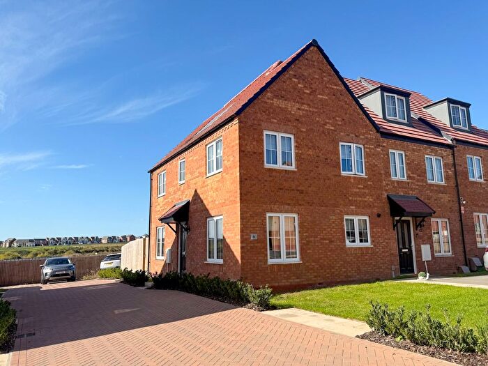 3 Bedroom End Of Terrace House For Sale In Mistletoe Gardens, Corby, Northamptonshire, NN17