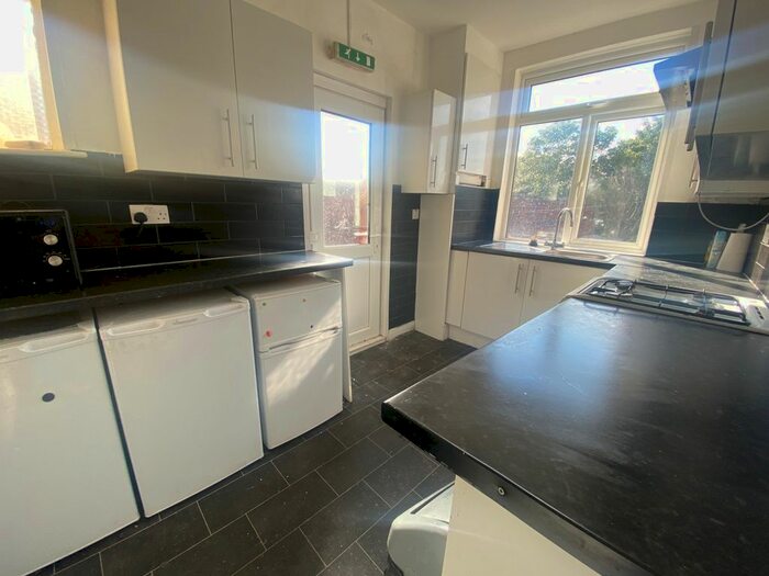 4 Bedroom Flat To Rent In High Road, Harrow Weald, Harrow HA3