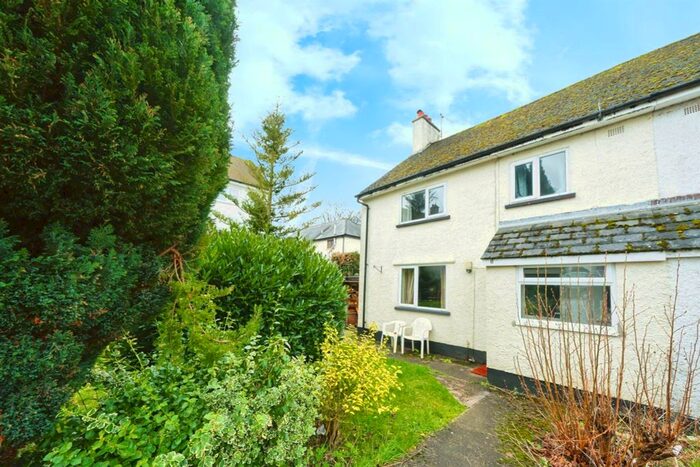 3 Bedroom Semi-Detached House For Sale In Wayne Close, Llanishen, Chepstow, NP16