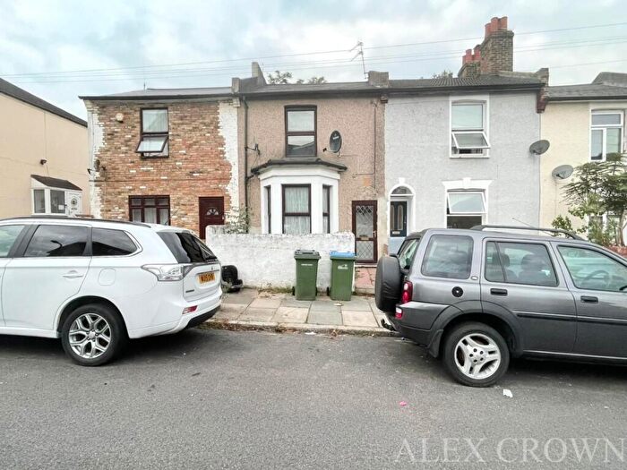 4 Bedroom Terraced House To Rent In Whitworth Road, Woolwich, SE18