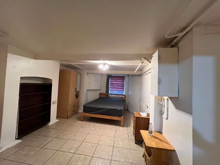 1 Bedroom Flat To Rent In Thistlewaite Road, London, E5