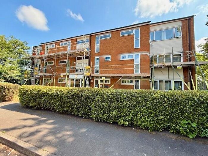 2 Bedroom Flat To Rent In Welshmans Hill, Sutton Coldfield, B73
