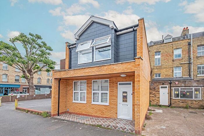 2 Bedroom Property For Sale In High Street, Hampton Hill, TW12
