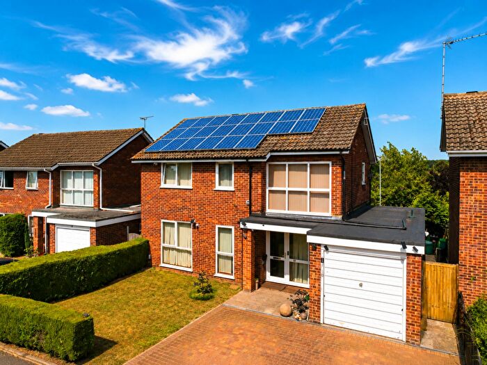 4 Bedroom Detached House For Sale In River View, Welwyn Garden City, AL7