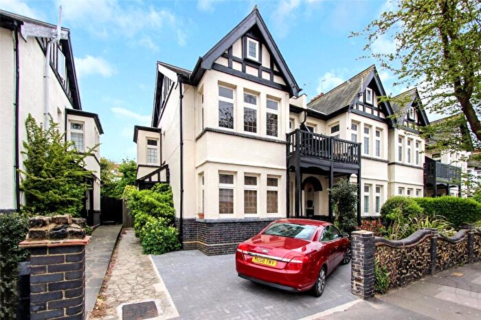 2 Bedroom Apartment To Rent In Grand Drive, Leigh-on-Sea, Essex, SS9