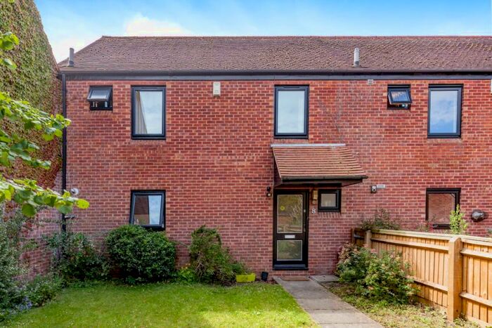 3 Bedroom Terraced House To Rent In Bay Tree Close, OX4