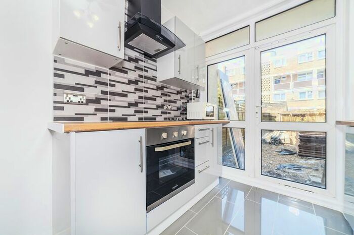 5 Bedroom Flat To Rent In Petersfield Rise, London, SW15