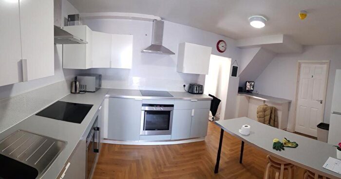 8 Bedroom Semi-Detached House For Sale In Charter Avenue, CV4