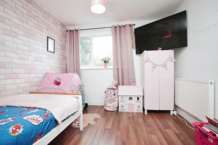 3 Bedroom Terraced House For Sale In Hilton Avenue, Nuneaton, Warwickshire, CV10