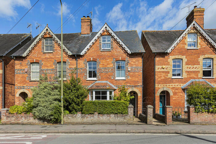 4 Bedroom Semi-Detached House For Sale In Newbury Street, Wantage, OX12