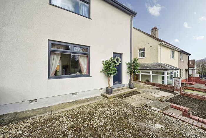 3 Bedroom Semi Detached House For Sale In Forest Avenue, Halifax, HX2