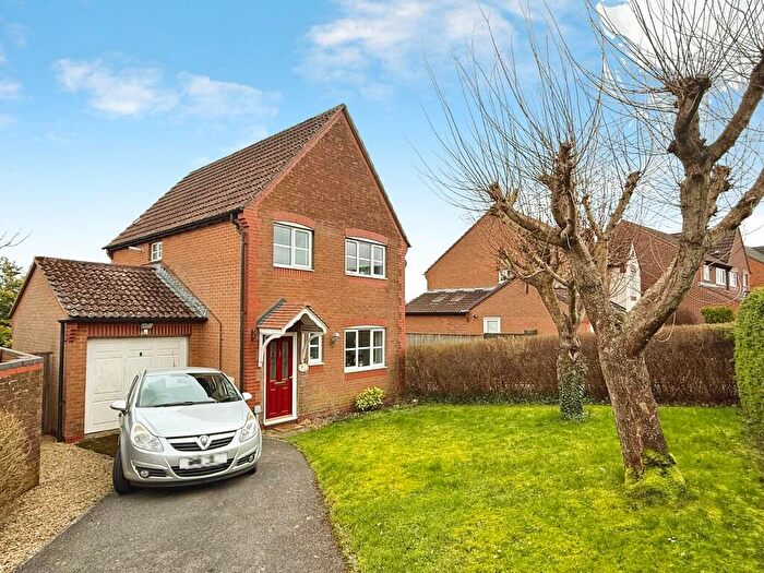 3 Bedroom Detached House To Rent In Andrews Way, SP2