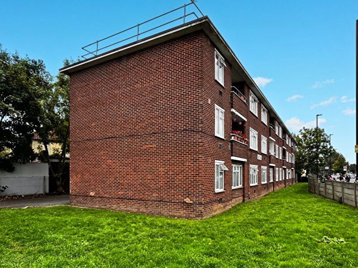 3 Bedroom Flat For Sale In Greenford Road, Greenford, UB6