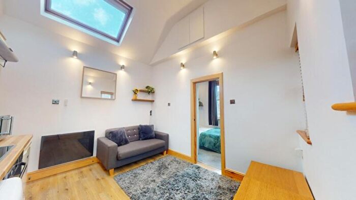 1 Bedroom Flat To Rent In Burton Crescent, Headingley, Leeds, LS6