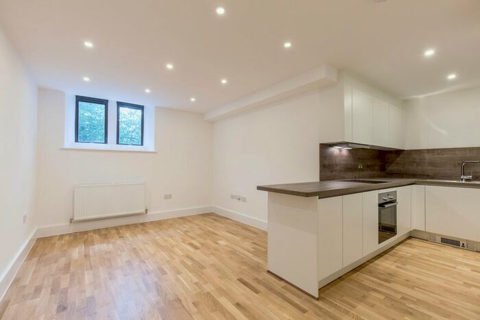 1 Bedroom Flat To Rent In Grove Road, London, N11