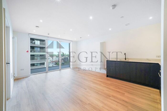1 Bedroom Flat To Rent In Silverleaf House, Heartwood Boulevard, W3