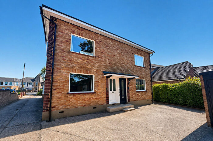 2 Bedroom Apartment For Sale In London Road, Hadleigh, SS7