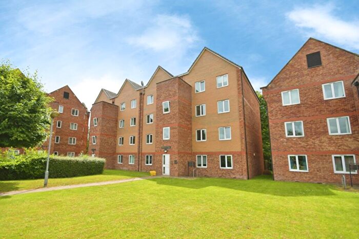 2 Bedroom Flat For Sale In Tapton Lock Hill, Chesterfield, Derbyshire, S41