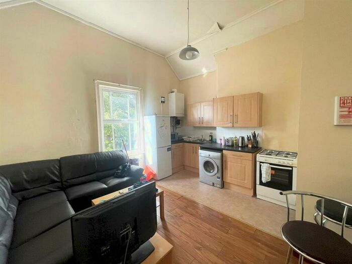 3 Bedroom Flat To Rent In **£pppw Excl Bills** Annesley Grove, Arboretum - Trent Uni, NG1