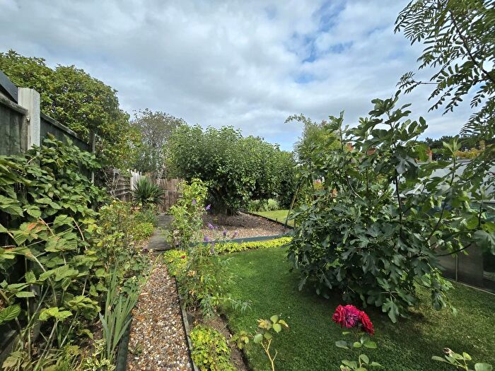 2 Bedroom Bungalow For Sale In Bush Hill, The Headlands, NN3