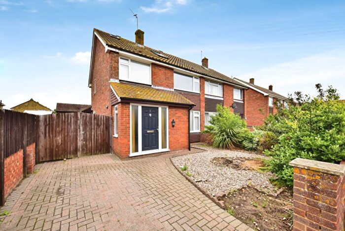 4 Bedroom Semi Detached House For Sale In Baker Close, Teynham, Sittingbourne, Kent, ME9