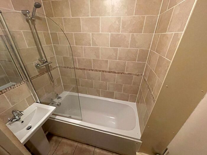 1 Bedroom Apartment To Rent In Burley Road, Leeds, LS4