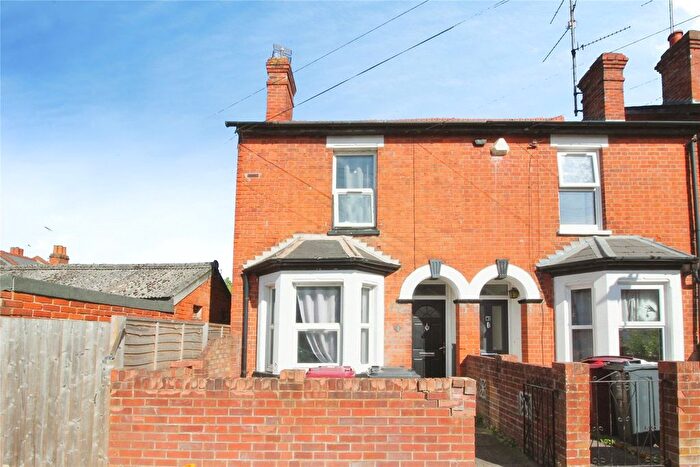 3 Bedroom Semi-Detached House For Sale In Shaftesbury Road, Reading, RG30